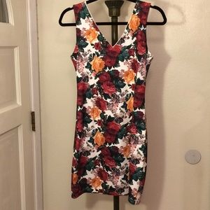 Beautiful NWT Floral Qu Zu Dress